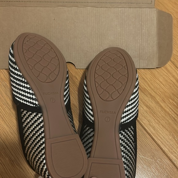 Fuchsia Artisan Sustainable Flats Black Peplum Sold out. New in box. Size 7 - Picture 3 of 4